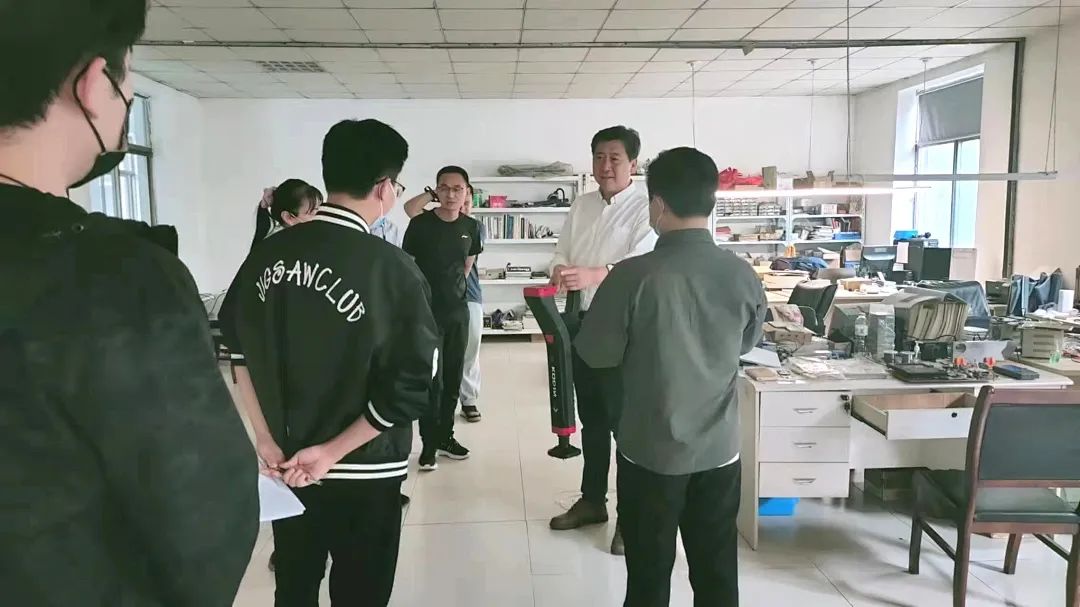 濟(jì)寧市制造強(qiáng)市建設(shè)指揮部督導(dǎo)組到科電儀器督導(dǎo)攀登企業(yè)實(shí)施項(xiàng)目情況